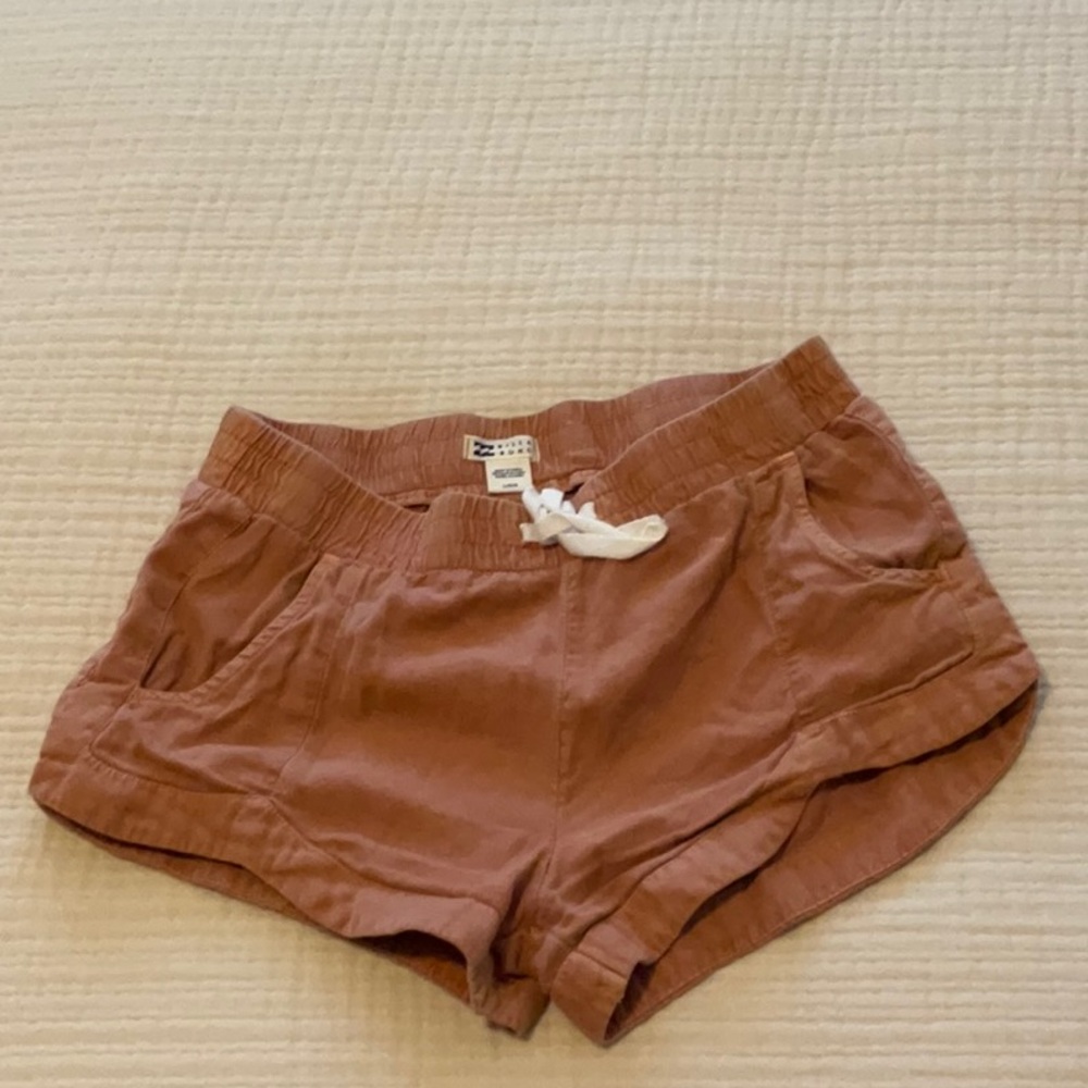 Billabong size kids large, good condition, burnt tan color